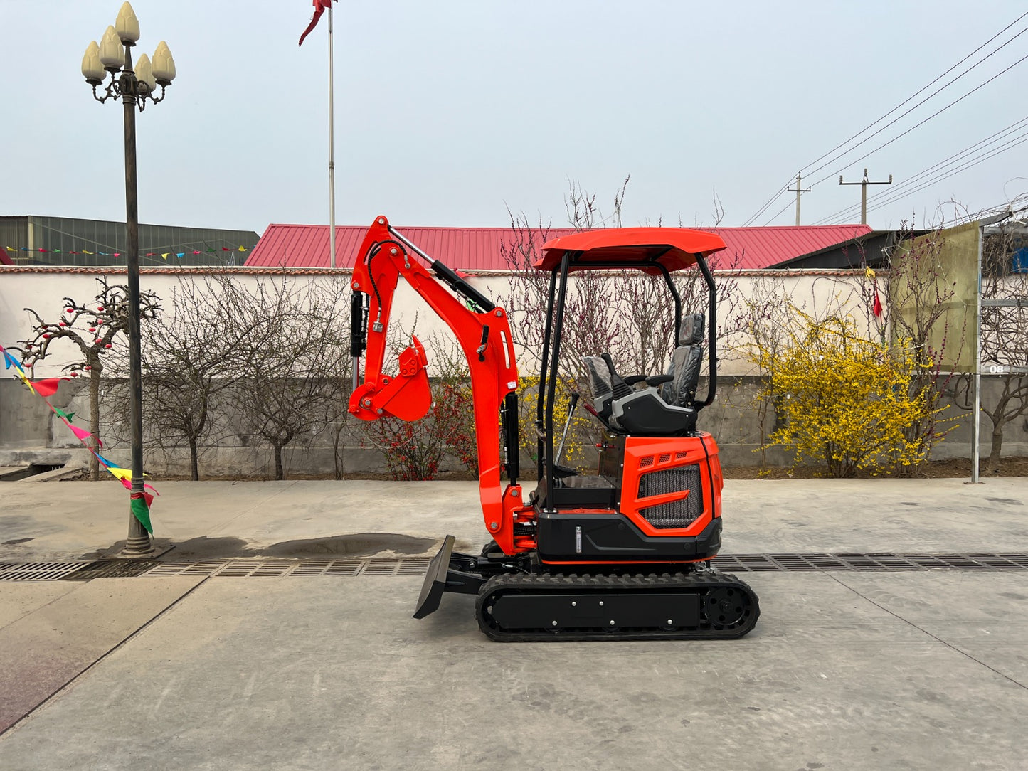 Burly 1.8 Ton Excavator with Kubota D907 Engine -  Excavator from BurlyHE.com